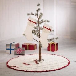 Set Of 3 Knitted Polyester White Christmas Decoration (52 In. Tree Skirt/ 22 In. Stocking) -Christmas Decor Shop glitzhome christmas textiles 2004700030 31 1000
