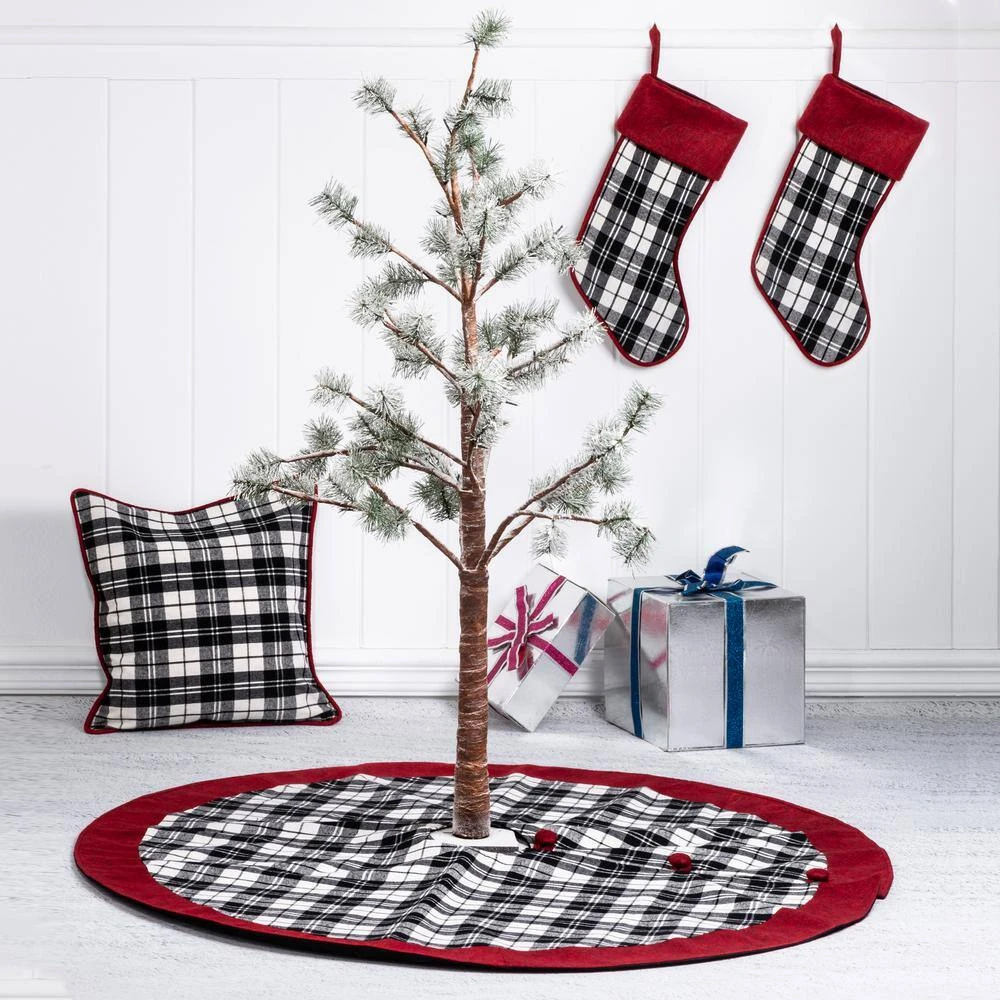48 In. Black And White Plaid Fabric Tree Skirt/Stocking/Pillow Cover Christmas Decoration (Set Of 4) 8 48 In. Black And White Plaid Fabric Tree Skirt/Stocking/Pillow Cover Christmas Decoration (Set Of 4) - Image 6