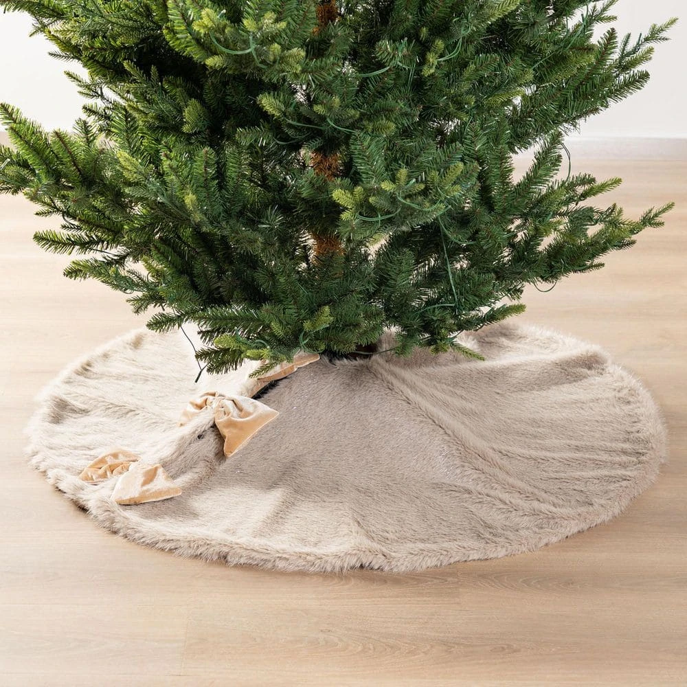 48 In. D Reversible Faux Fox Fur/Korean Fleece Christmas Tree Skirt 4 48 In. D Reversible Faux Fox Fur/Korean Fleece Christmas Tree Skirt - Image 2