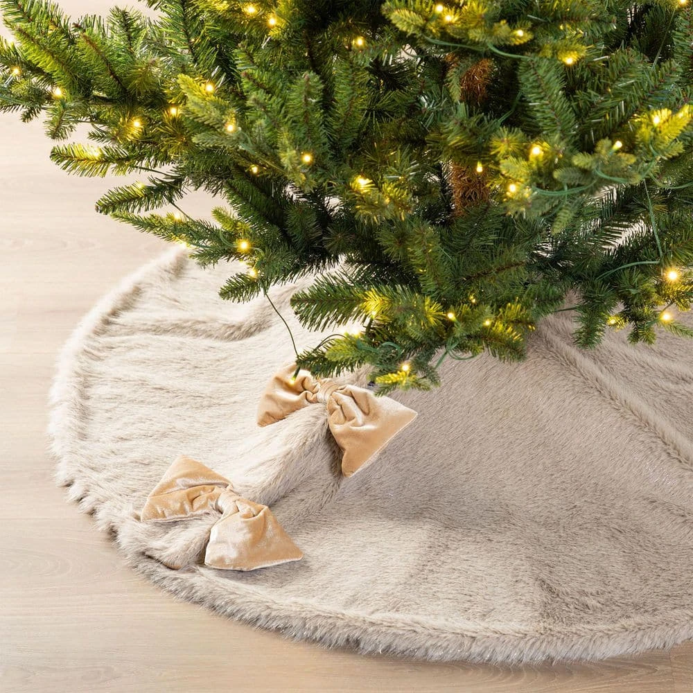 48 In. D Reversible Faux Fox Fur/Korean Fleece Christmas Tree Skirt 9 48 In. D Reversible Faux Fox Fur/Korean Fleece Christmas Tree Skirt - Image 7