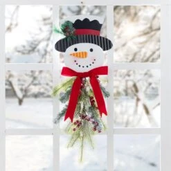 25 In. H Greenery Snowman Door Hanger -Christmas Decor Shop glitzhome christmas wall decorations 2010000039 31 1000