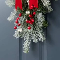 25 In. H Greenery Snowman Door Hanger -Christmas Decor Shop glitzhome christmas wall decorations 2010000039 44 1000