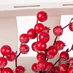 22 In. Artificial Dia Red Berry Wreath With Wooden Tobacco Basket -Christmas Decor Shop glitzhome christmas wreaths 1115203529 1f 1000