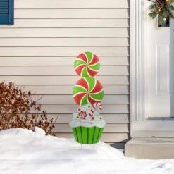 36.25 In. H Christmas Theme Metal Peppermint And Cupcake Yard Stake -Christmas Decor Shop glitzhome christmas yard decorations 2010200074 31 1000