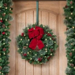 15.75 In. Green Metal Adjustable Wreath Hanger (2-Pack) -Christmas Decor Shop haute decor wreath hangers awh3210 31 1000