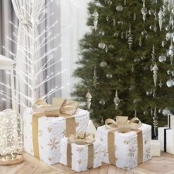 11.81 In. H White And Gold 3-Piece Snowflake Giftbox Holiday Decoration Set With Battery Operated Christmas Lights -Christmas Decor Shop luxenhome christmas figurines whhd2051 1f 1000