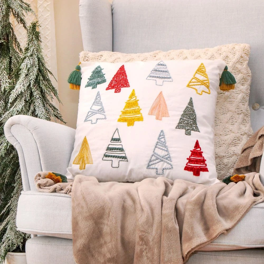 18 In. HGTV Home Collection Evergreen Forest Christmas Pillow 6 18 In. HGTV Home Collection Evergreen Forest Christmas Pillow - Image 4