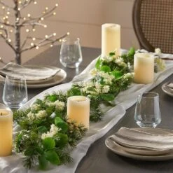 Nolta 5 Ft. Eucalyptus And Pine Artificial Christmas Garland With Berries -Christmas Decor Shop noble house christmas garland 107794 31 1000