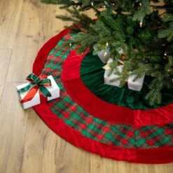 Northlight 48 In. Red And Green Plaid Velveteen Christmas Tree Skirt