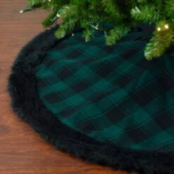 Northlight 48 In. Green And Black Plaid Christmas Tree Skirt With Faux Fur -Christmas Decor Shop northlight christmas tree skirts 34316566 31 1000